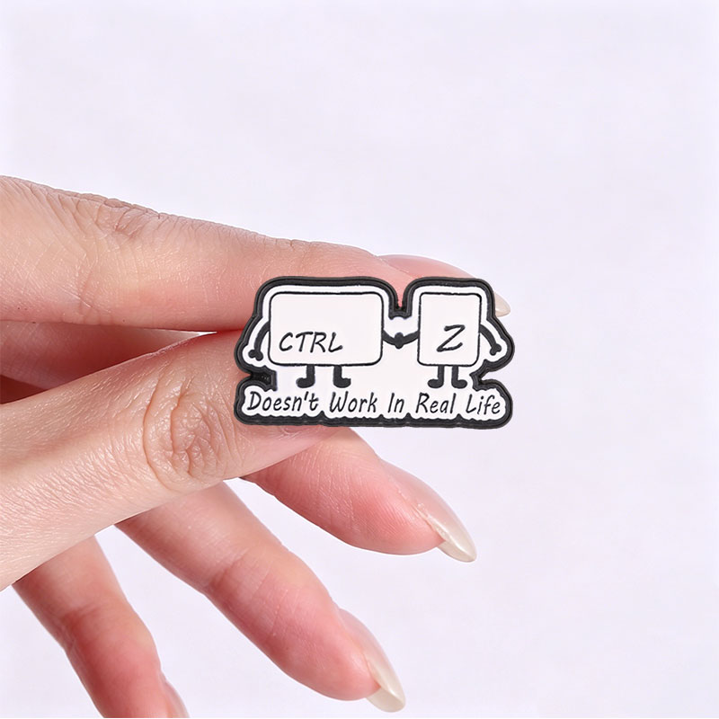 Funny Tech Meme Enamel Pins Ct - Tech Accessories For Work 评论和价格